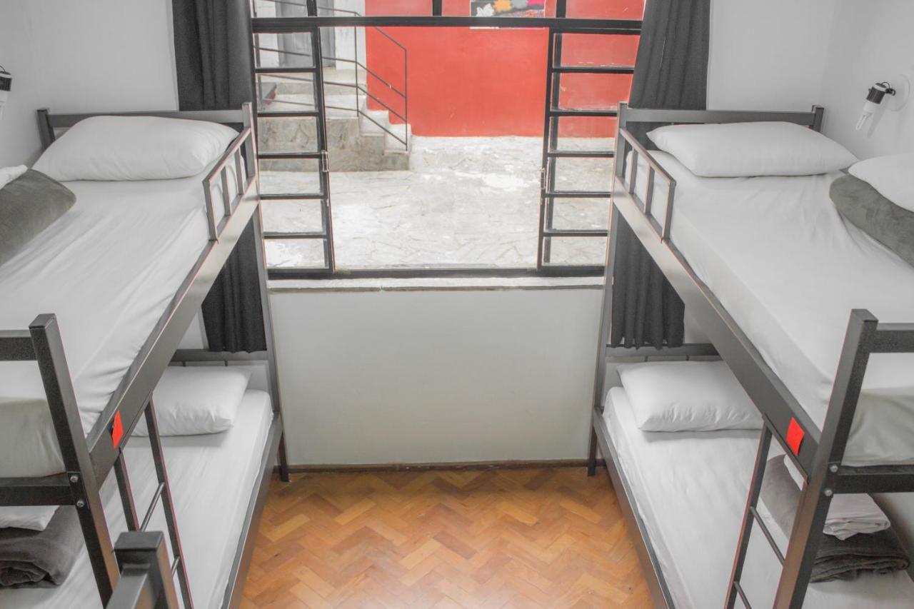 Rock! And Hostel เบโลโอรีซอนชี ภายนอก รูปภาพ